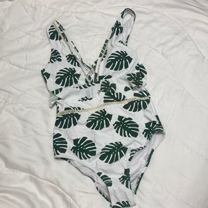 NEVER WORN CUPSHE palm leaf print one piece swimsuit
